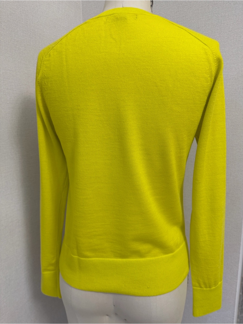 Banana Republic Women’s Crewneck Sweater in Lemon Yellow Merino Wool Size S - Picture 5 of 14